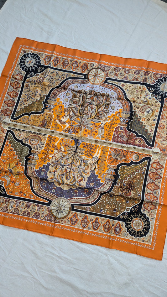 Foulard Hermès – Modèle Aux portes du palais
