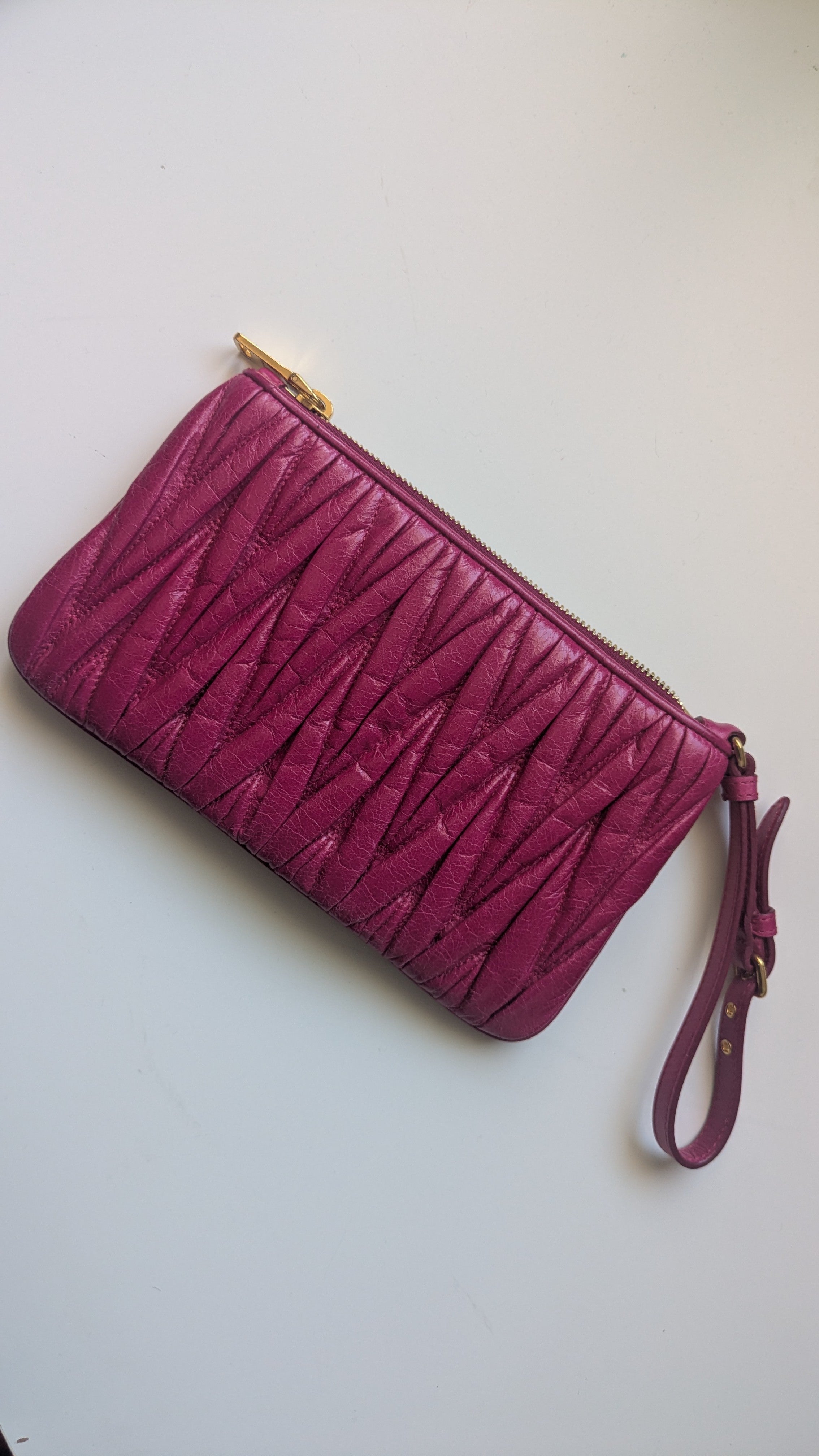 Pochette Miu Miu - Cuir matelassé nappa fushia