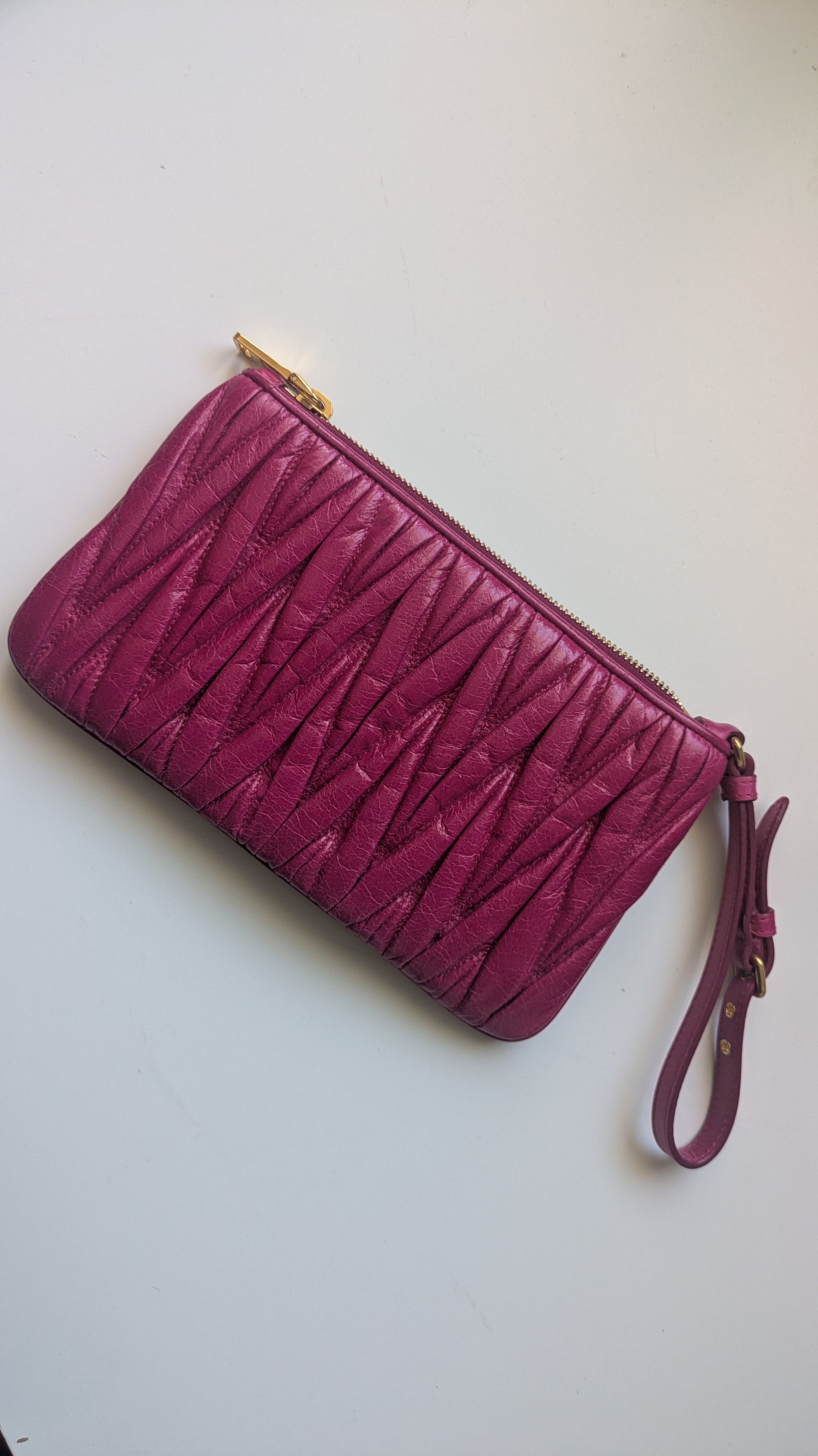 Pochette Miu Miu - Cuir matelassé nappa fushia
