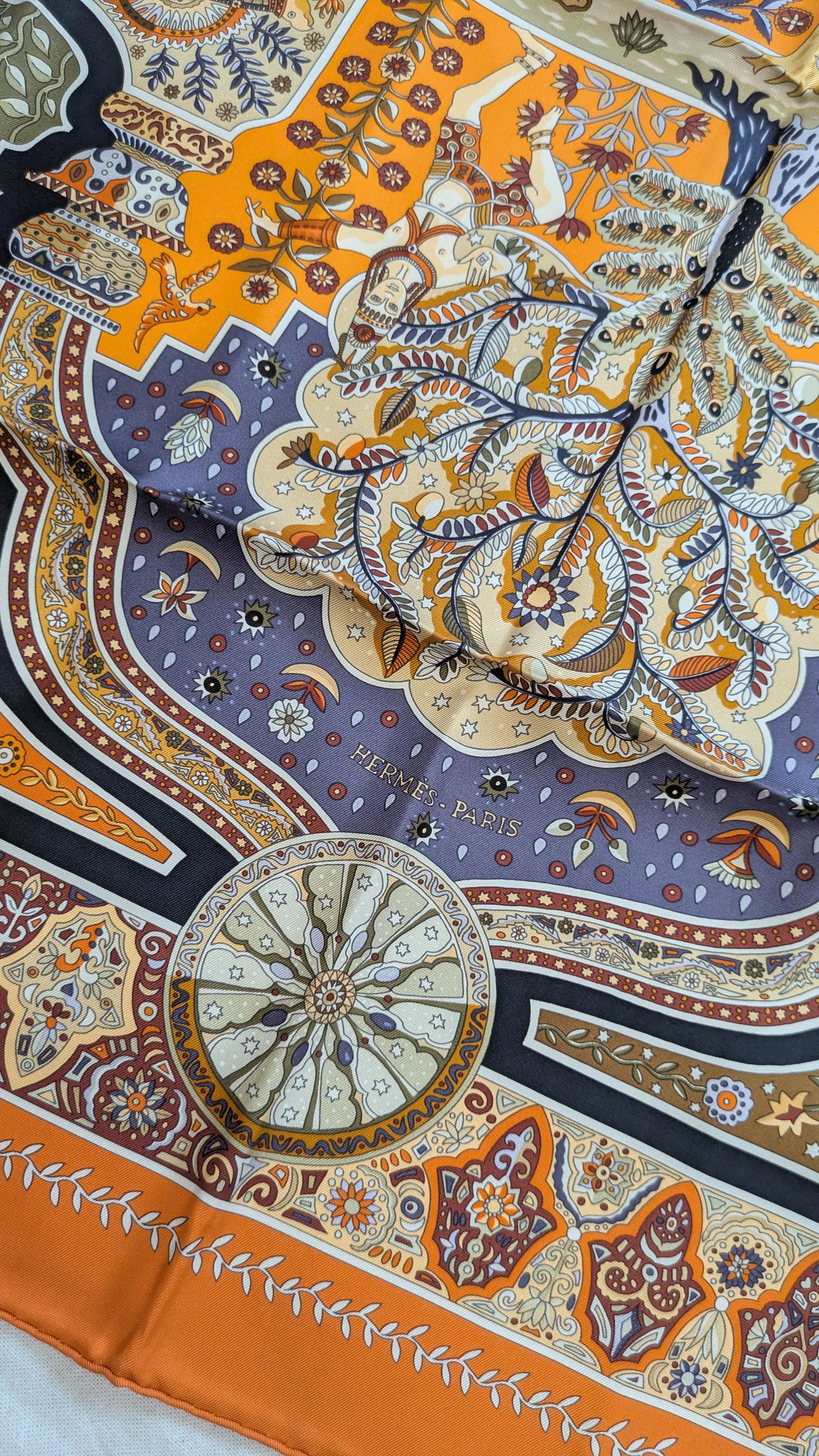 Foulard Hermès – Modèle Aux portes du palais