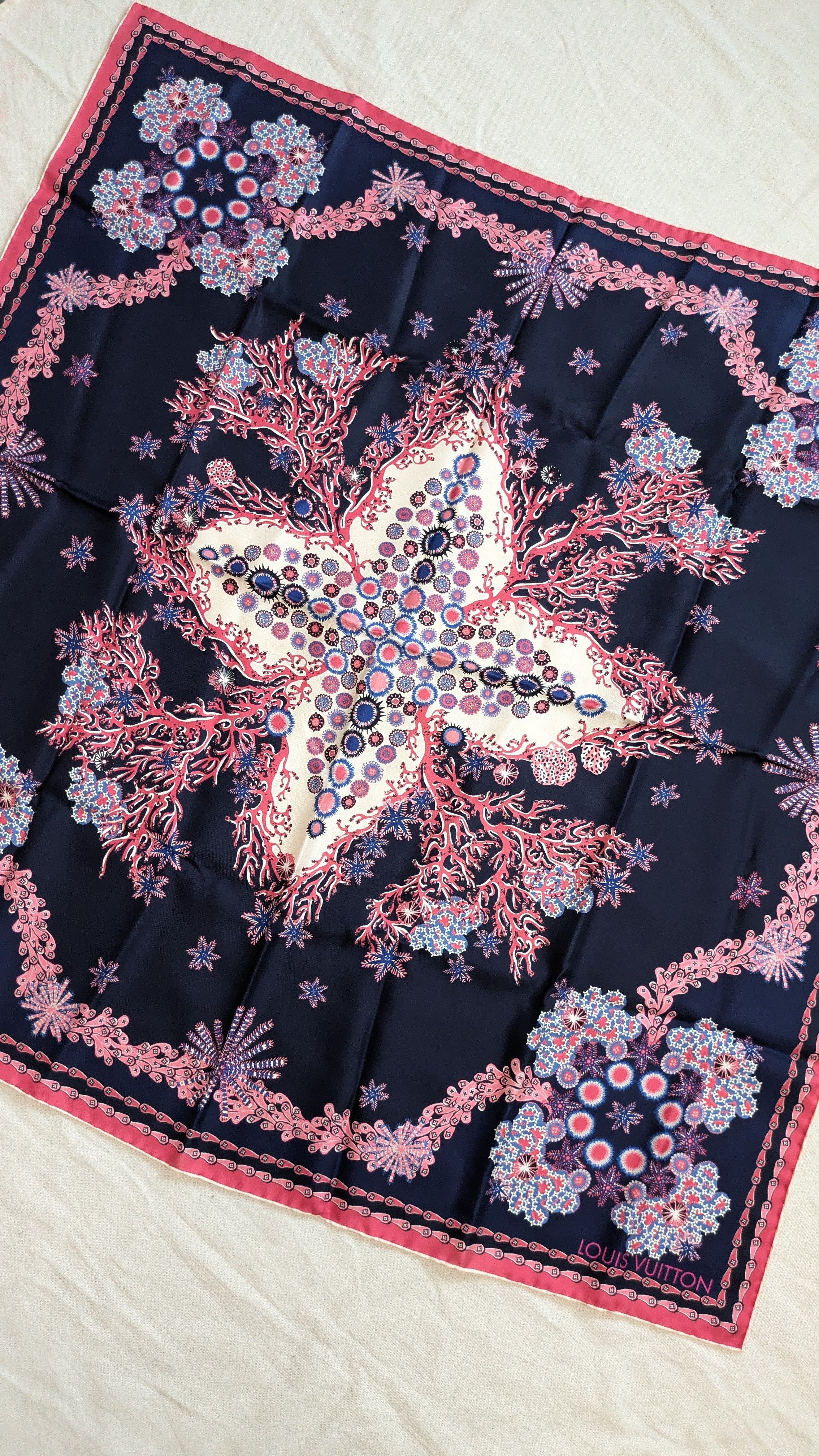 Foulard Louis Vuitton – Motifs marins
