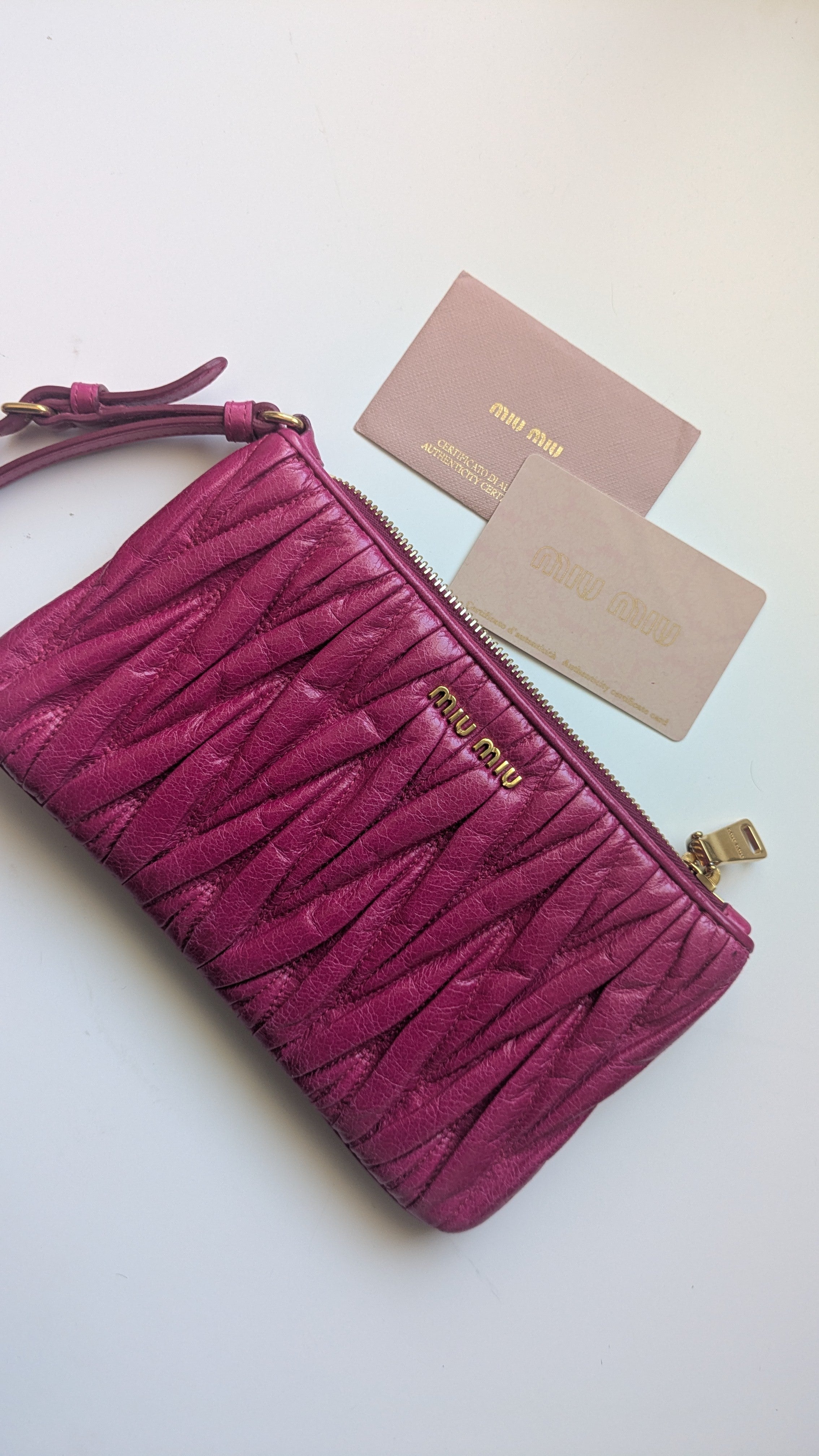 Pochette Miu Miu - Cuir matelassé nappa fushia
