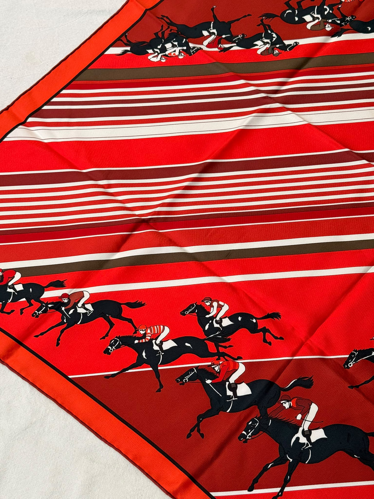 Foulard Hermès – Modèle Les Courses