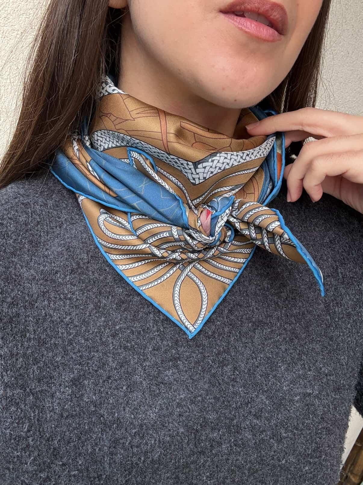 Foulard Hermès double face– Modèle Brandebourgs fleuris