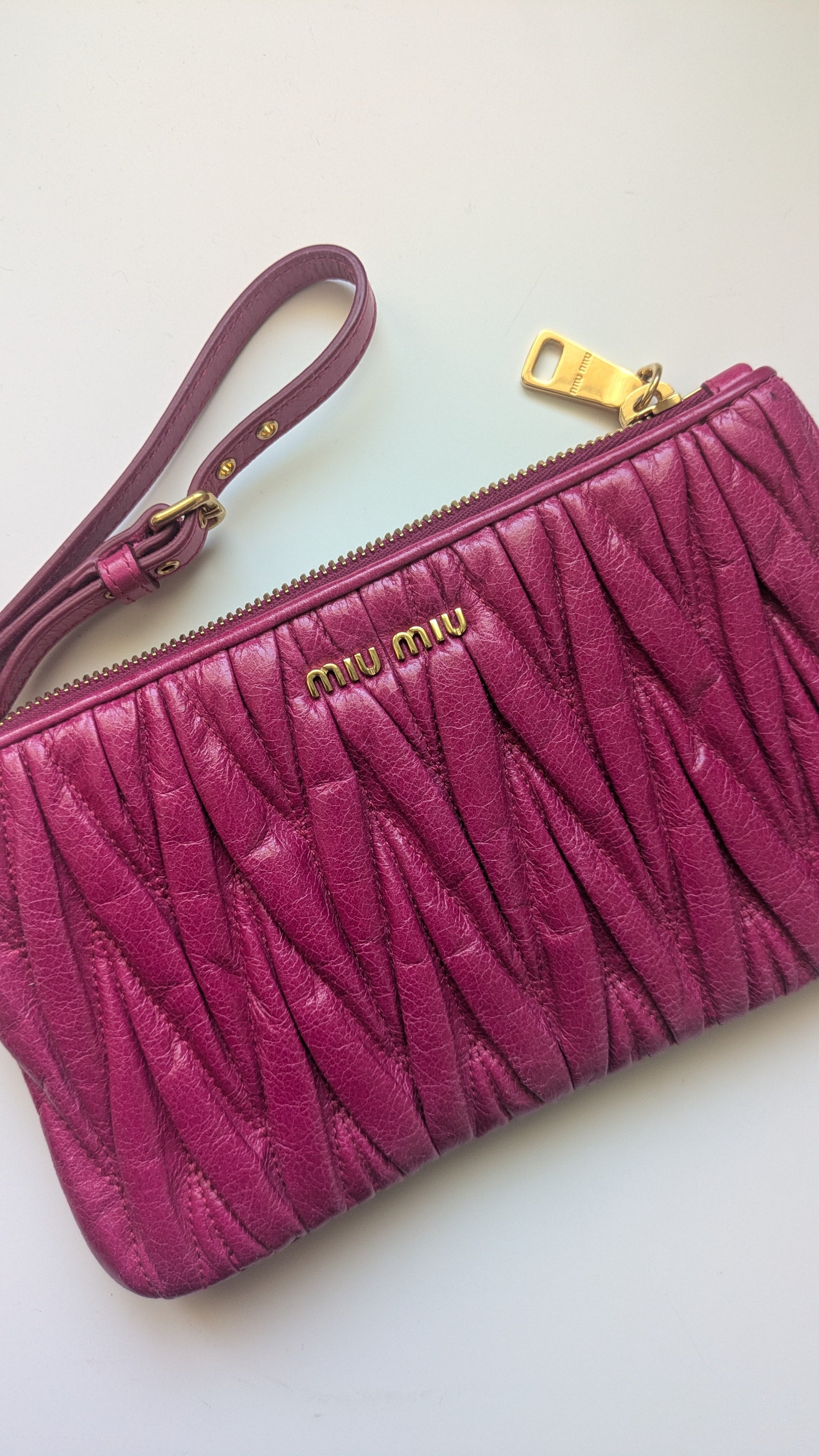 Pochette Miu Miu - Cuir matelassé nappa fushia