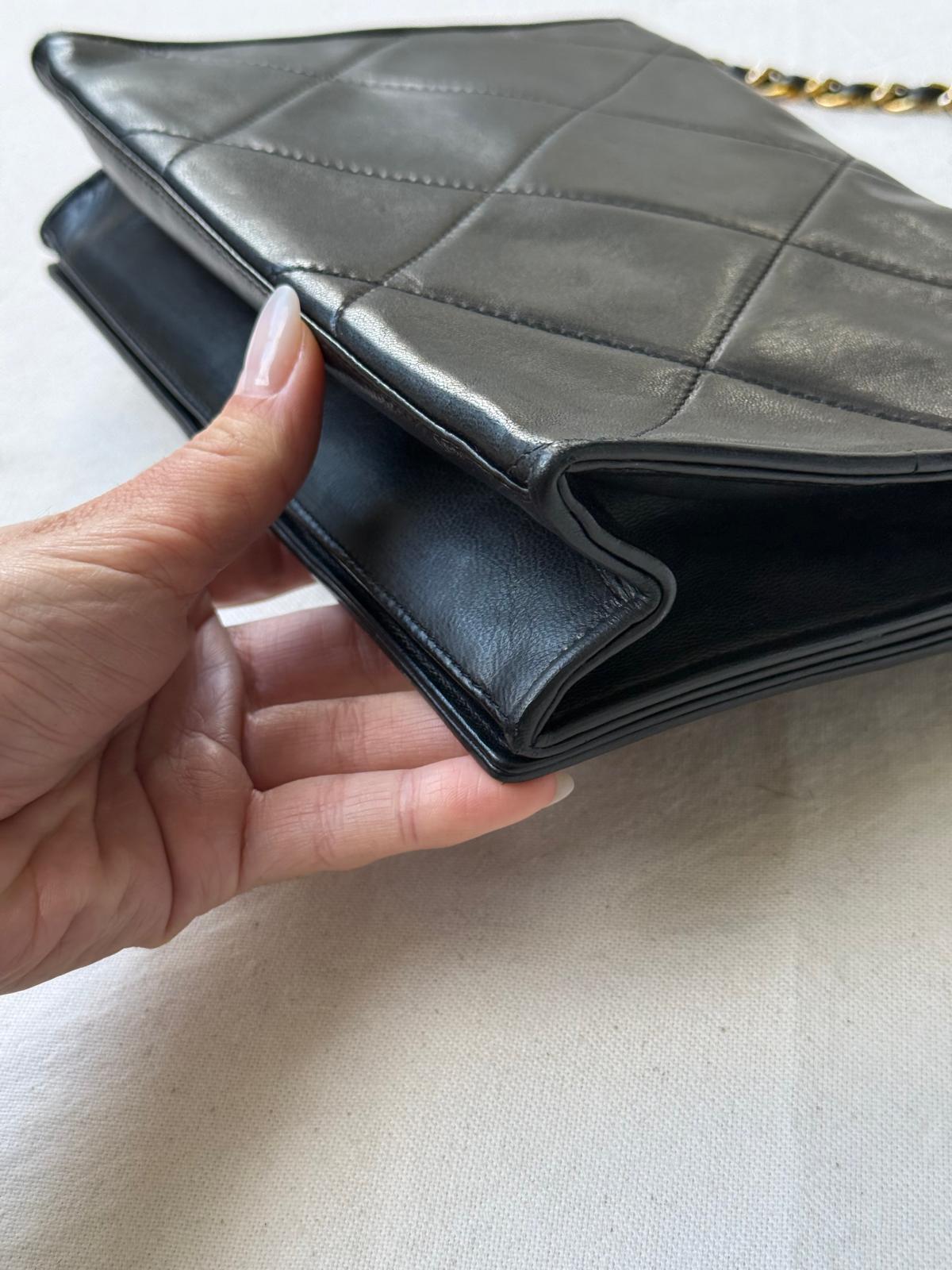 Sac Chanel single flap en cuir agneau noir matelassé