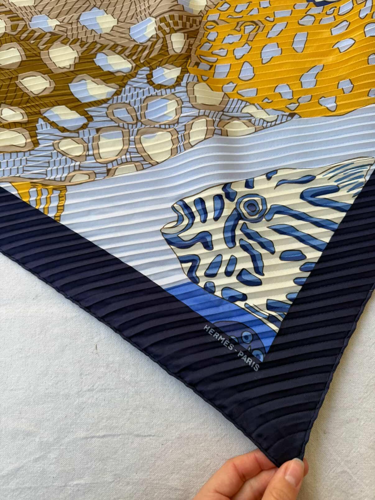 Foulard Hermès plissé – Modèle Grands fonds II