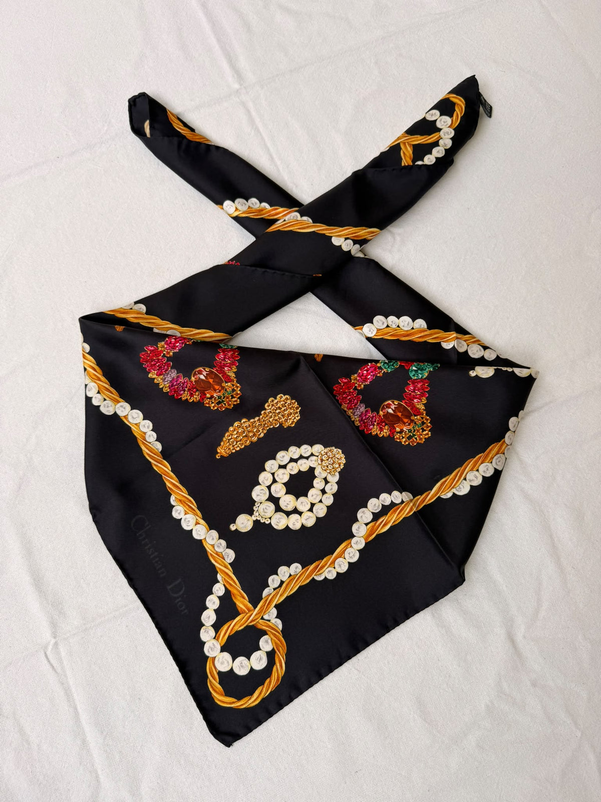 Foulard Christian Dior vintage – Bijoux sur fond noir