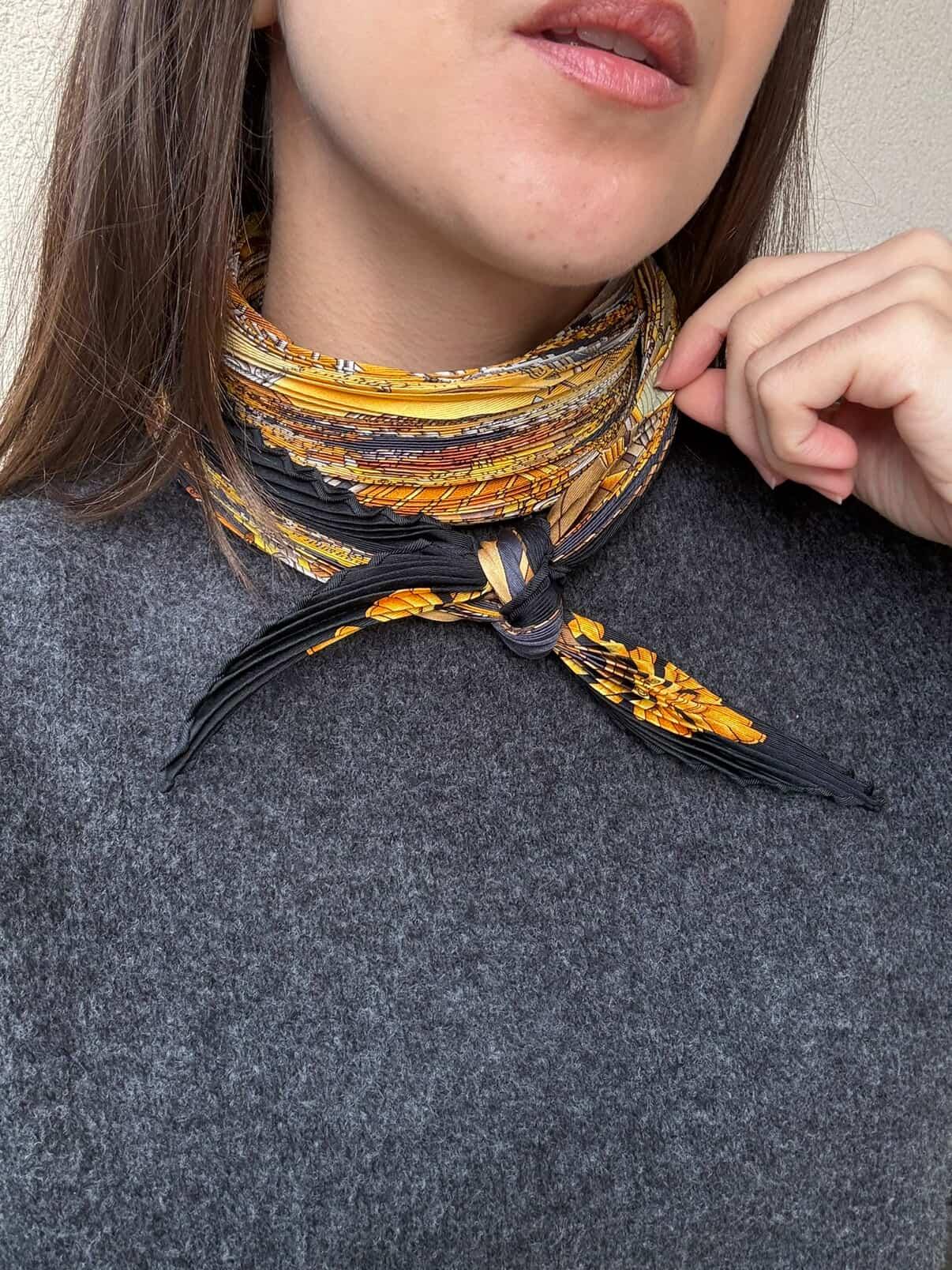 Foulard Hermès plissé – Modèle Automobile