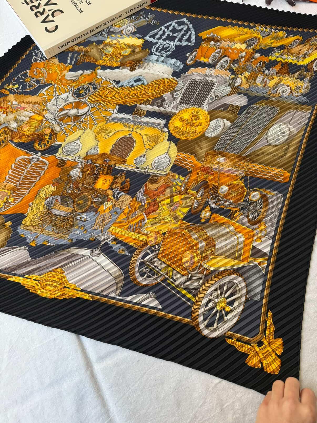 Foulard Hermès plissé – Modèle Automobile