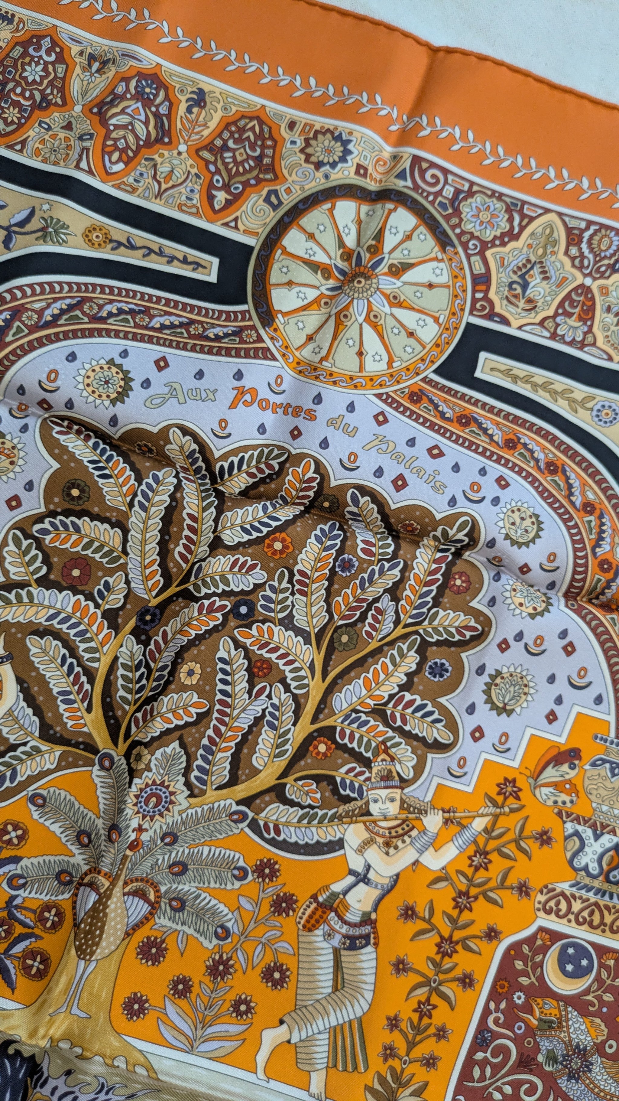 Foulard Hermès – Modèle Aux portes du palais
