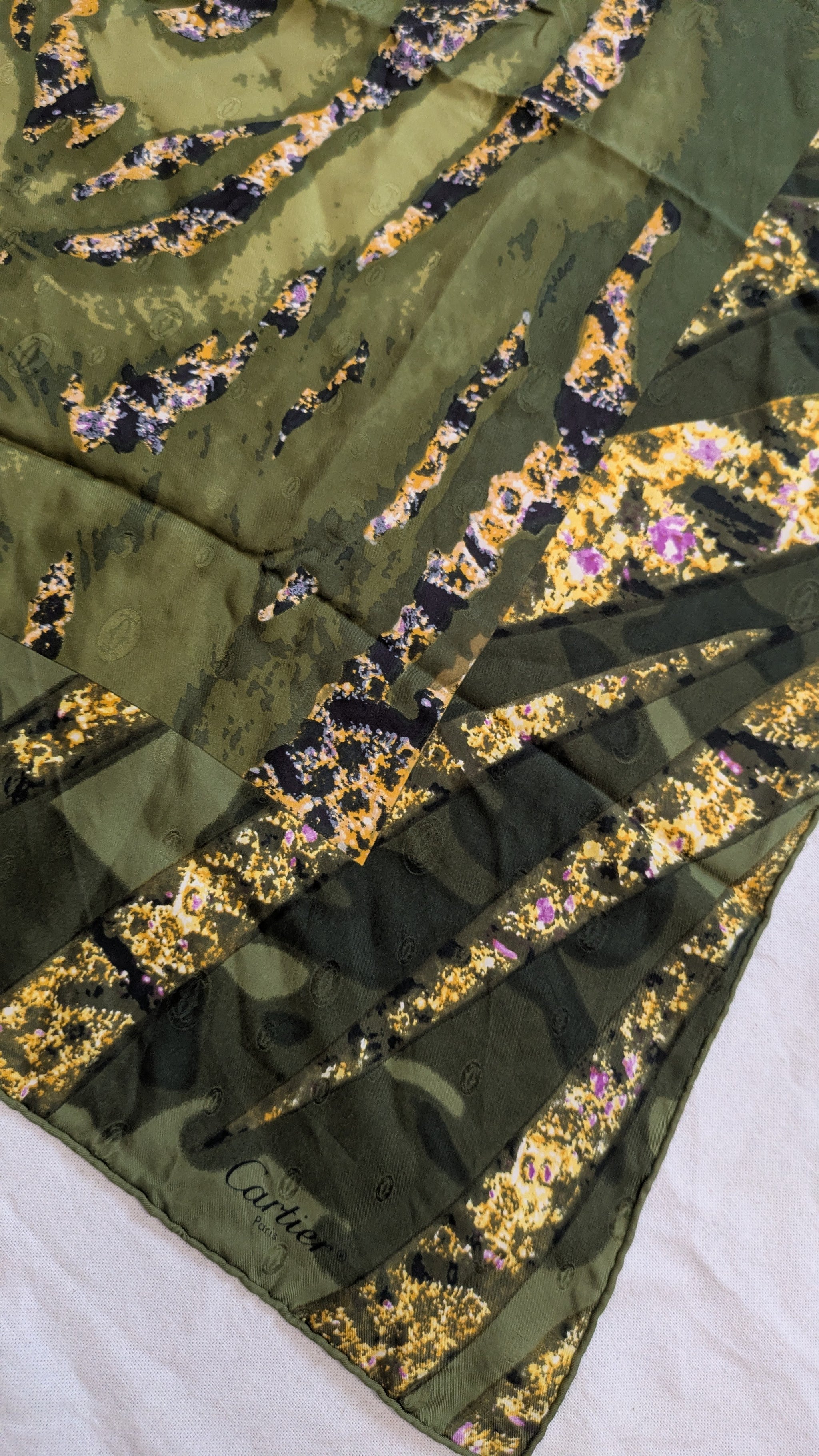 Foulard Cartier – Motif panthère kaki
