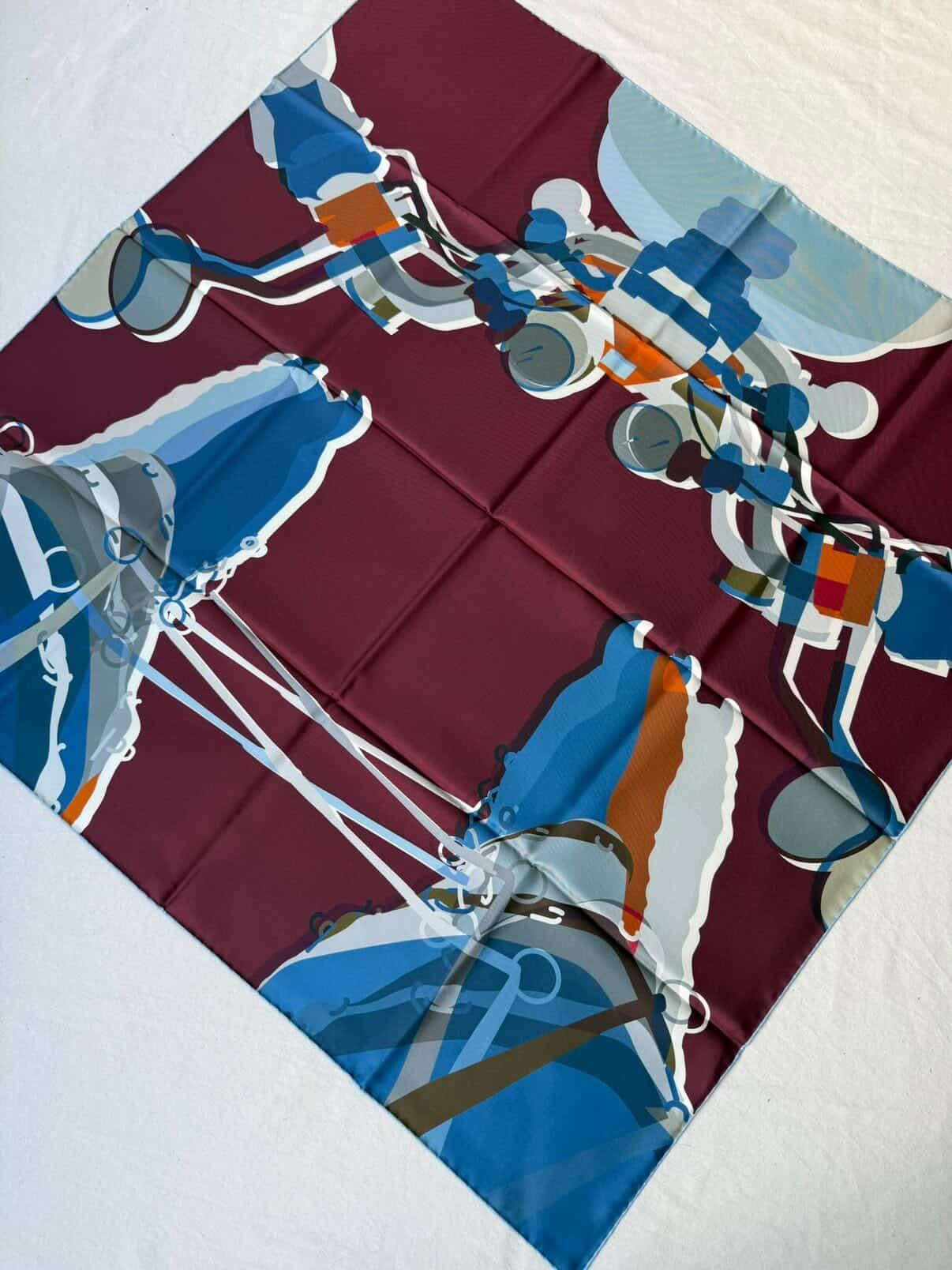 Foulard Hermès double face – Modèle Drive me crazy