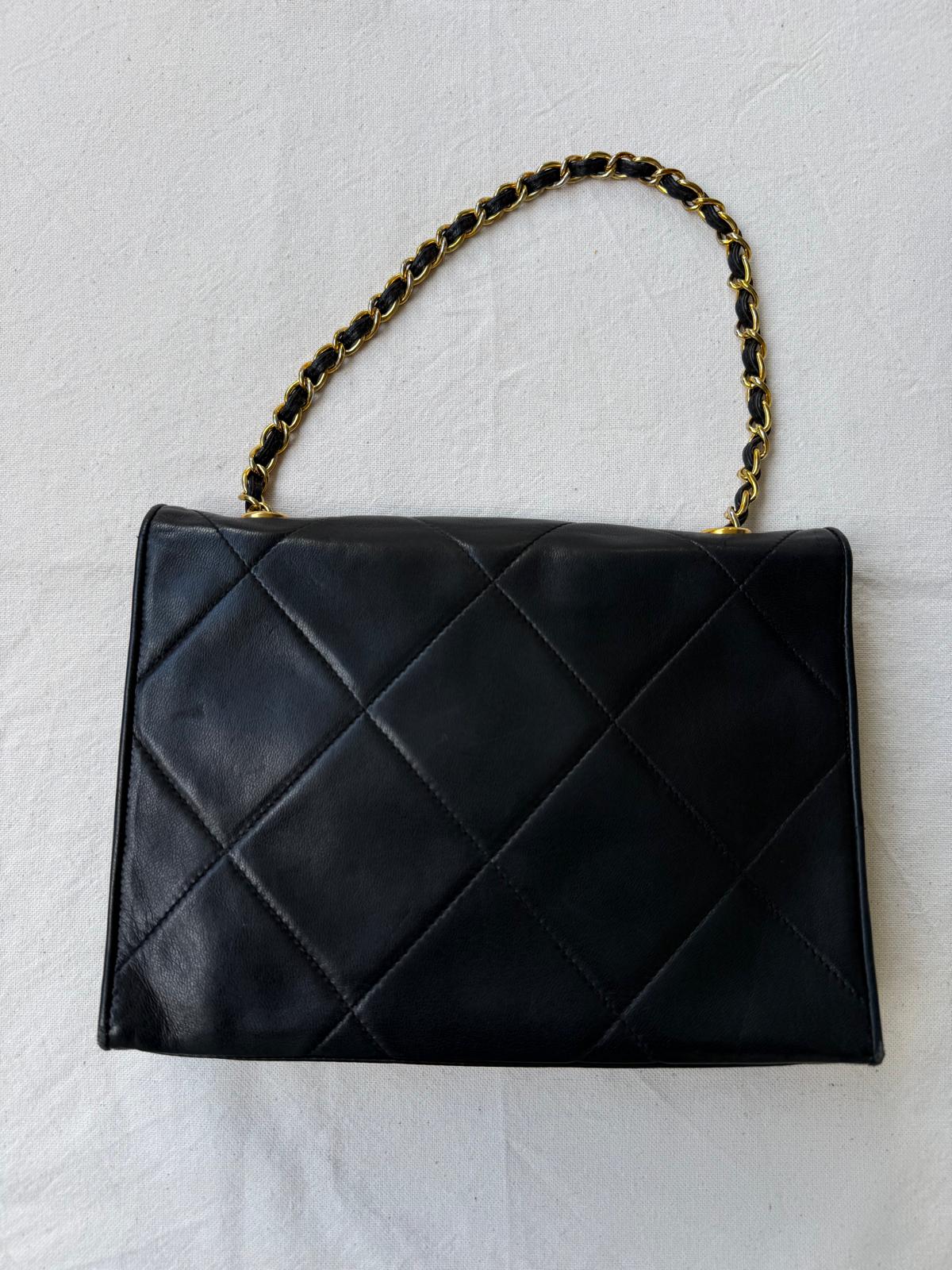 Sac Chanel single flap en cuir agneau noir matelassé