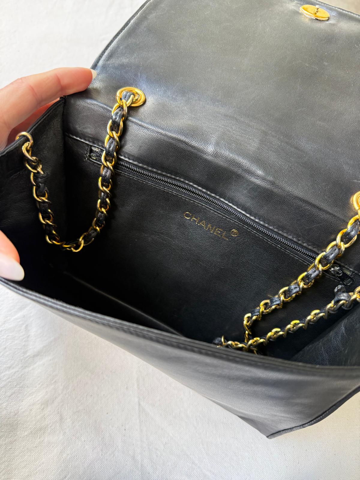 Sac Chanel single flap en cuir agneau noir matelassé