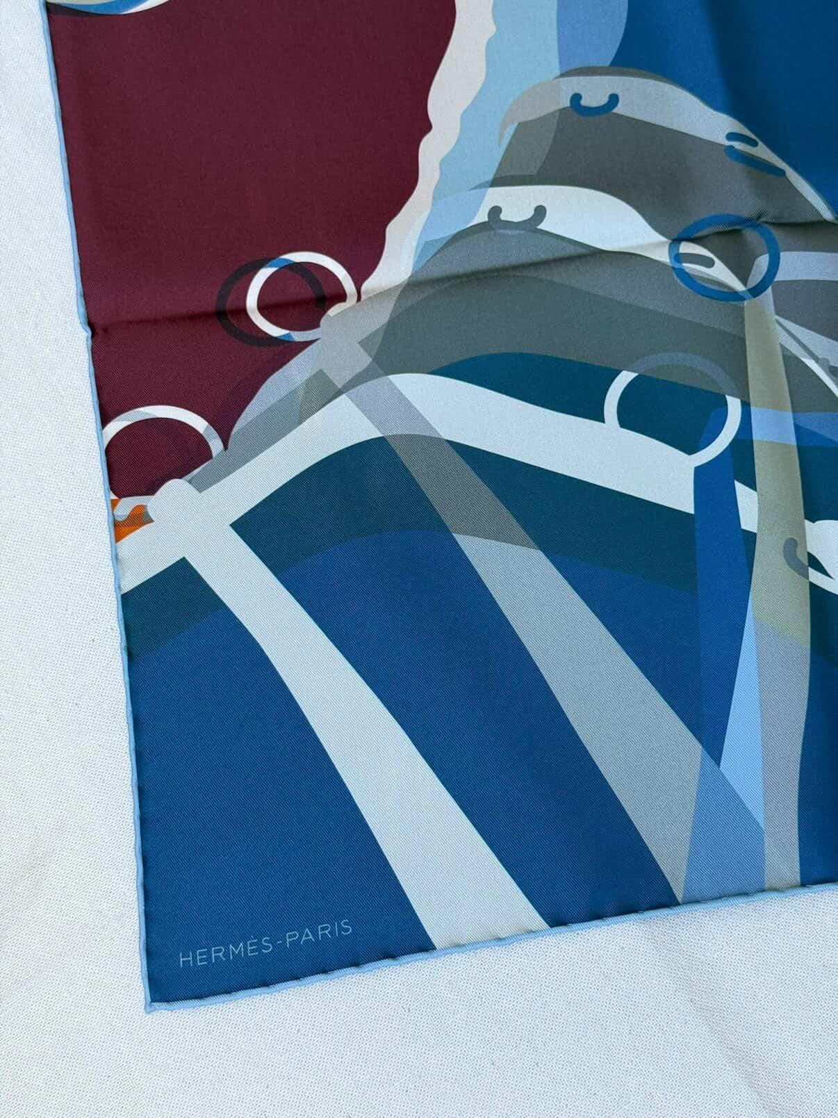 Foulard Hermès double face – Modèle Drive me crazy