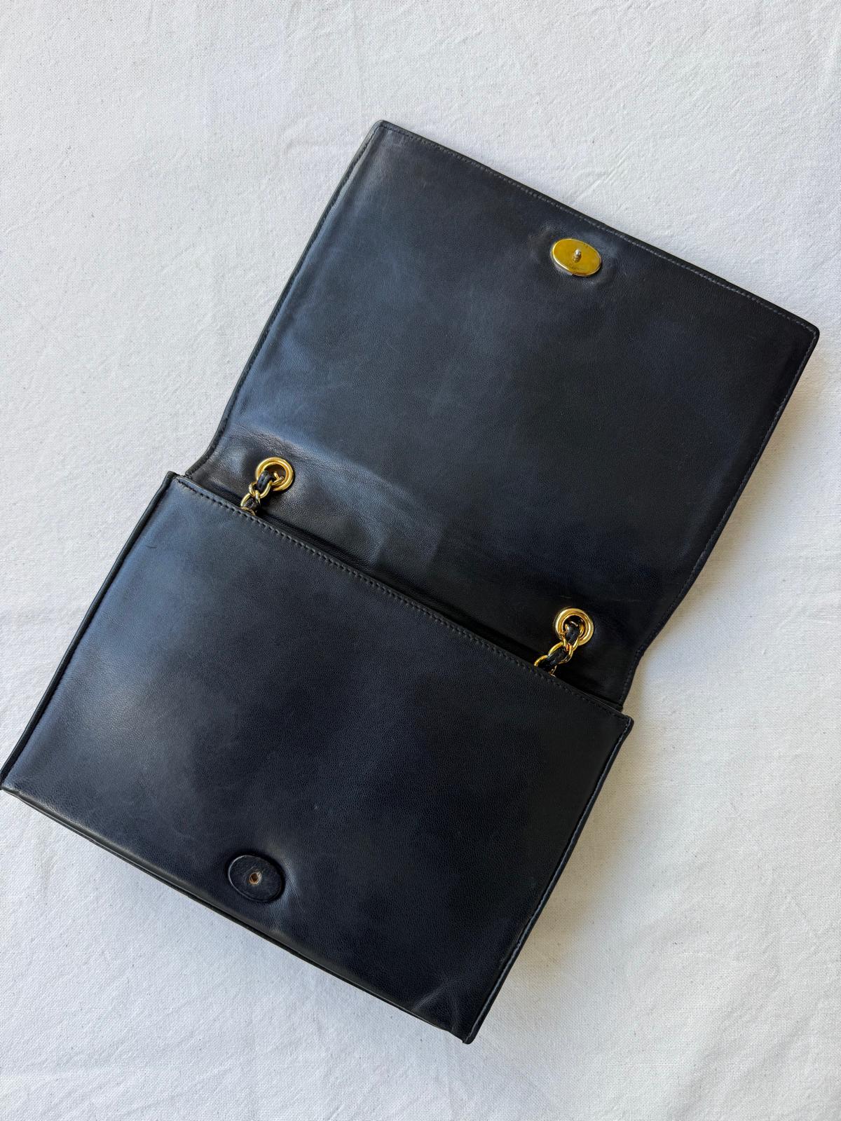 Sac Chanel single flap en cuir agneau noir matelassé