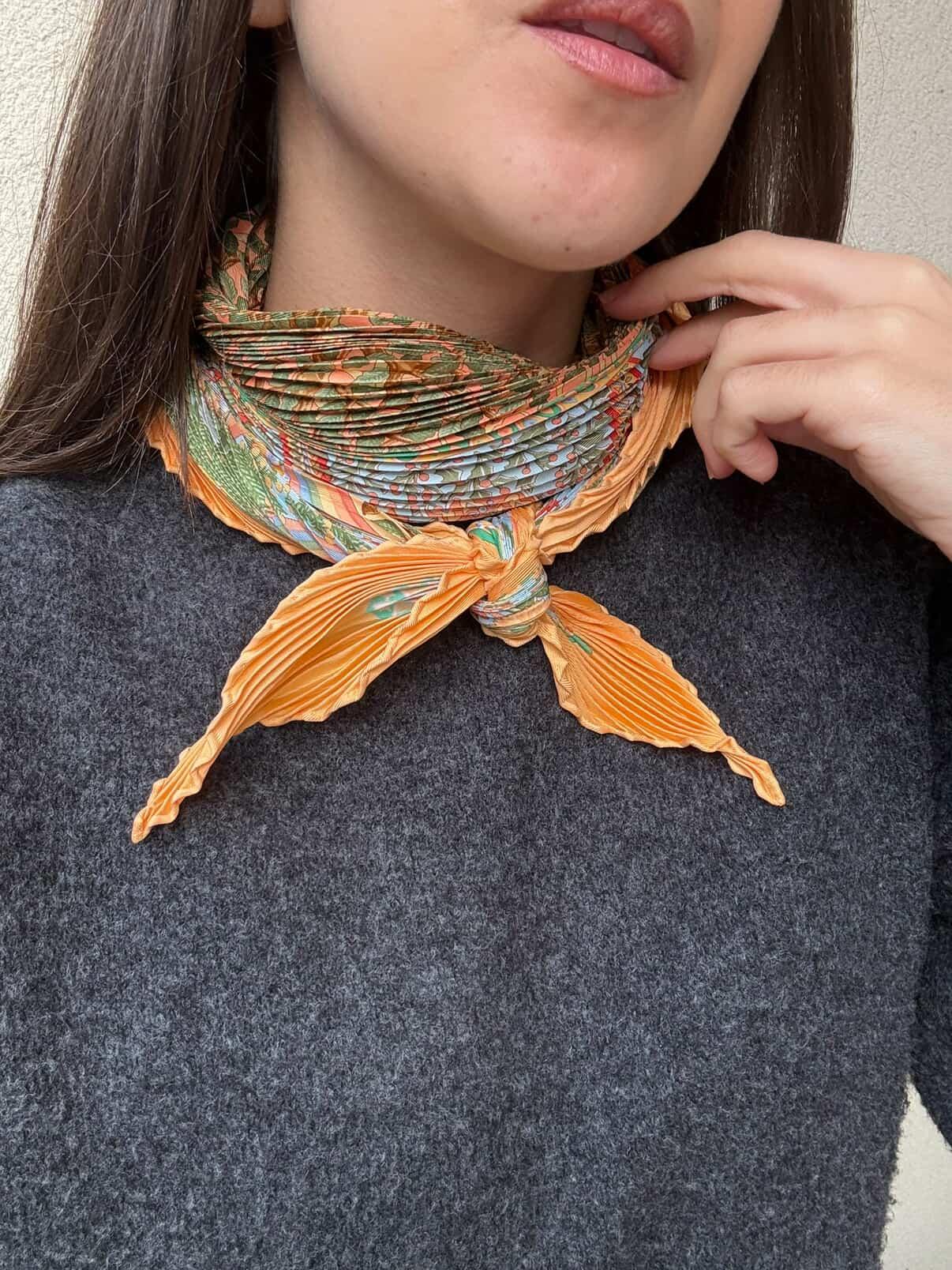 Foulard Hermès plissé – Modèle Axis mundi