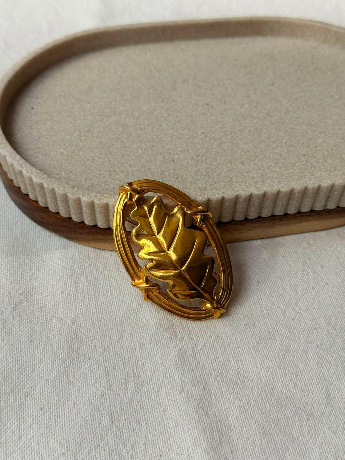 Broche Inès De La Fressange vintage - Feuille dorée