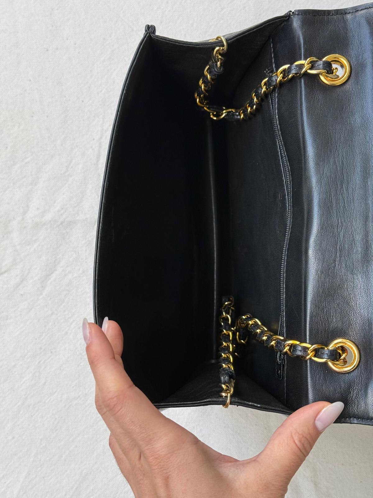 Sac Chanel single flap en cuir agneau noir matelassé