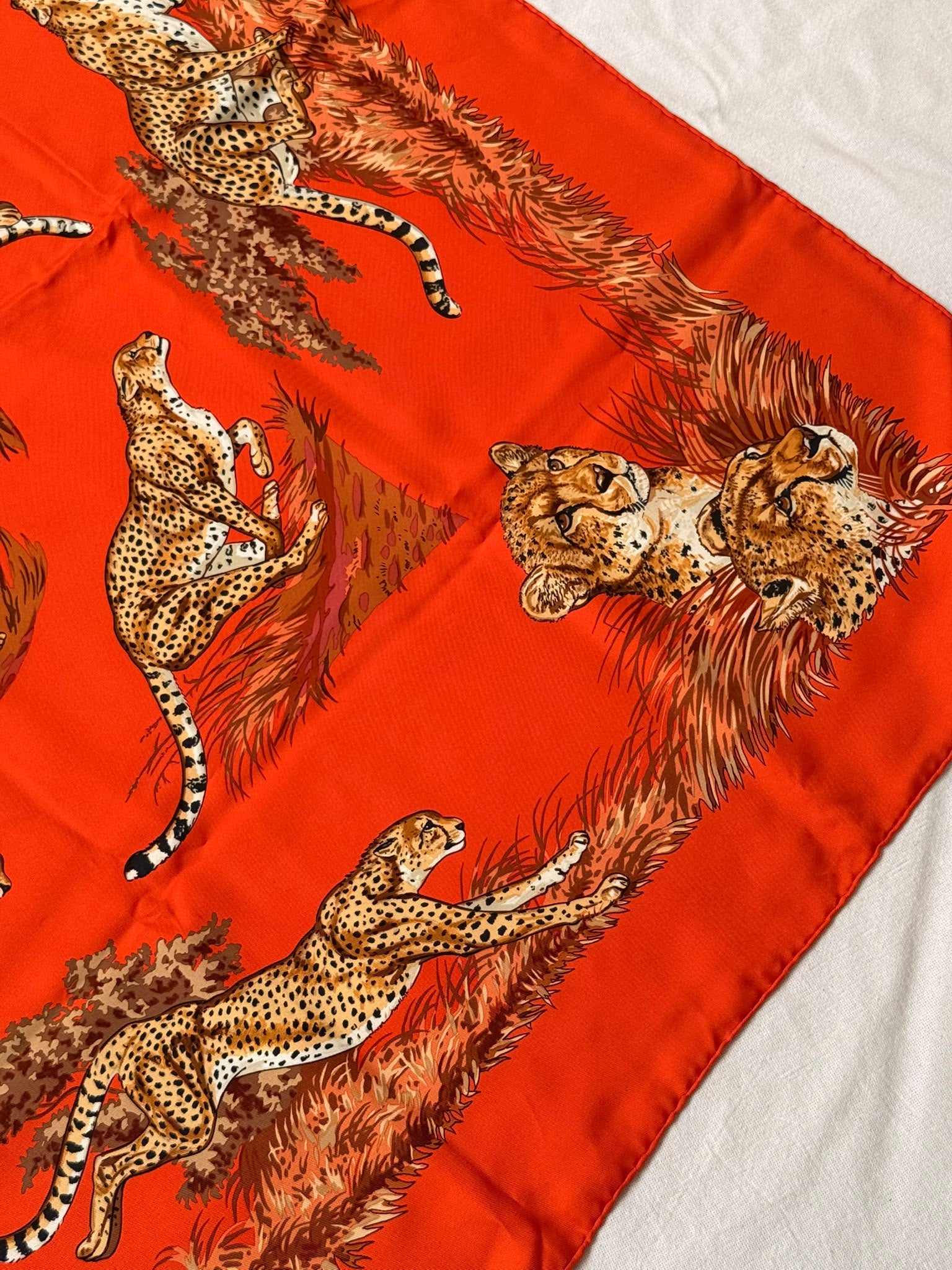 Foulard Hermès – Modèle Les Guépards
