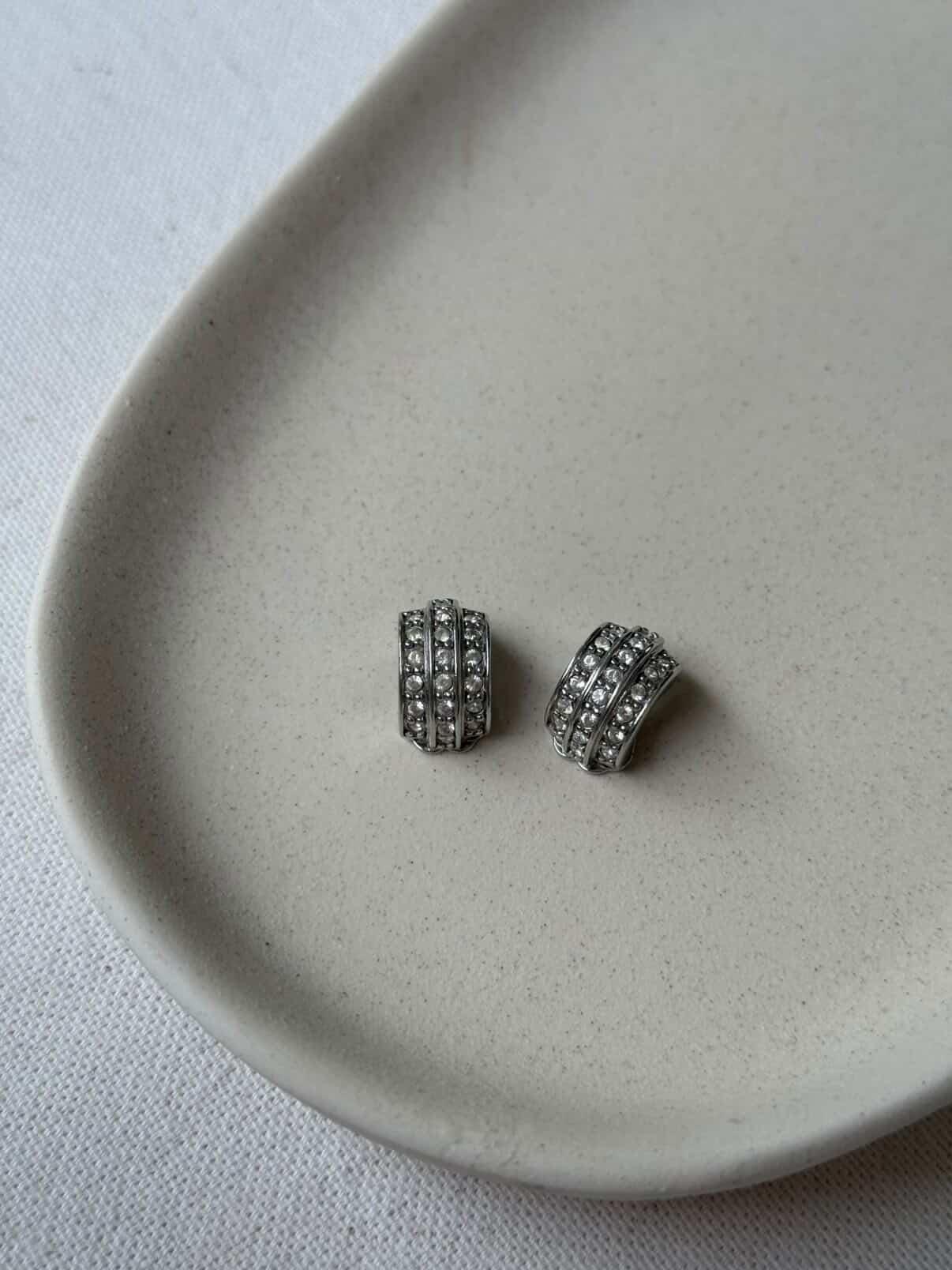 Boucles d’oreilles Christian Dior vintage - Créoles argentées pavées