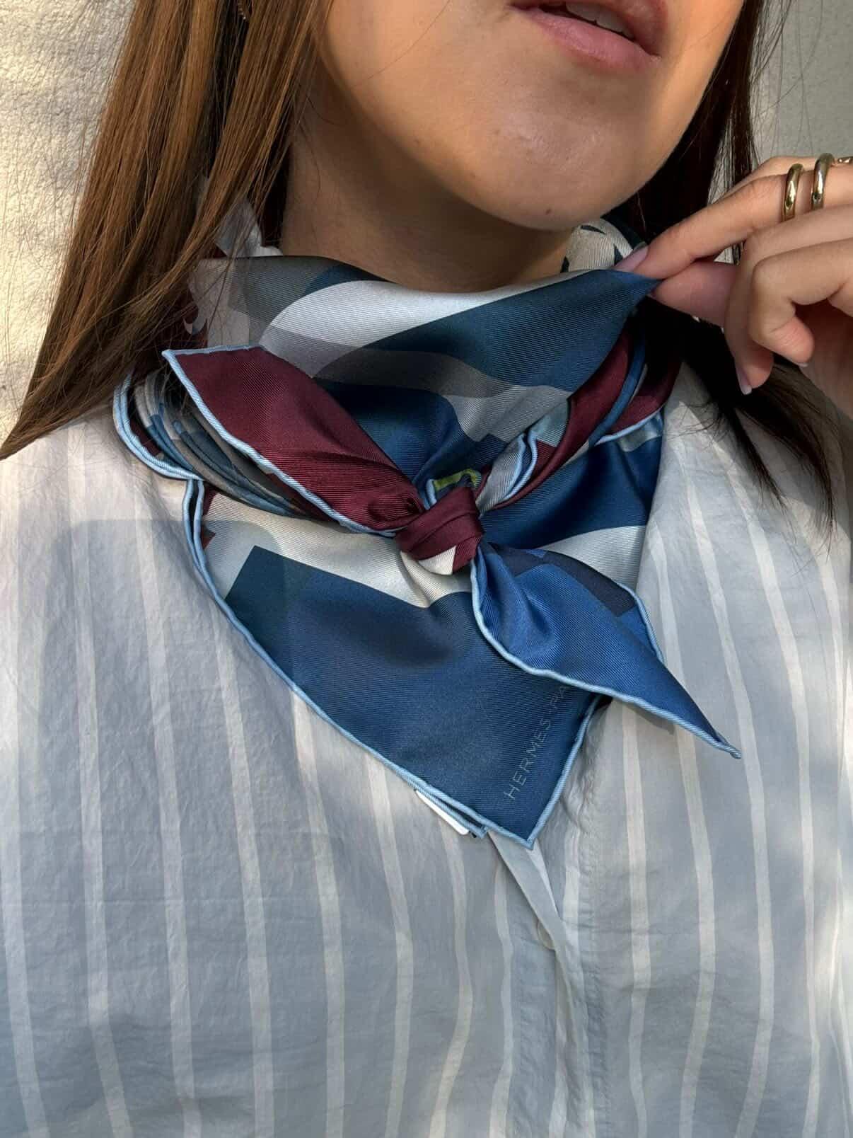 Foulard Hermès double face – Modèle Drive me crazy