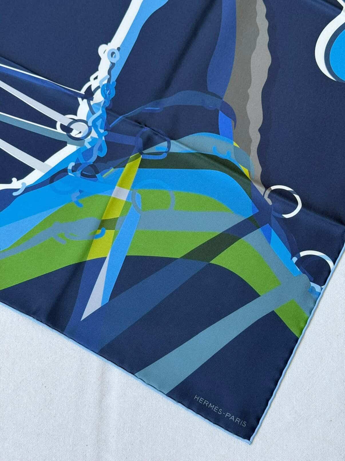 Foulard Hermès double face – Modèle Drive me crazy