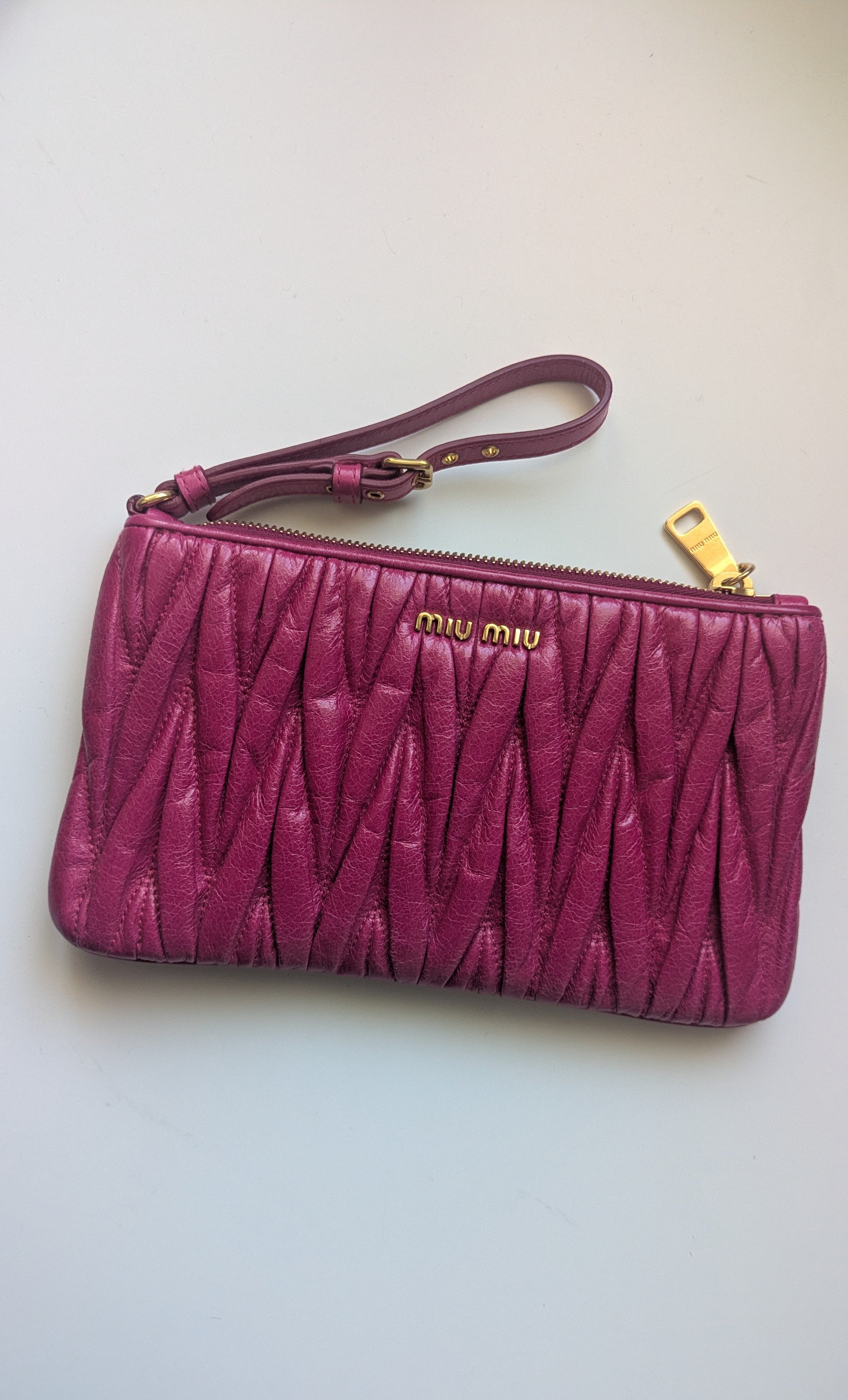 Pochette Miu Miu - Cuir matelassé nappa fushia