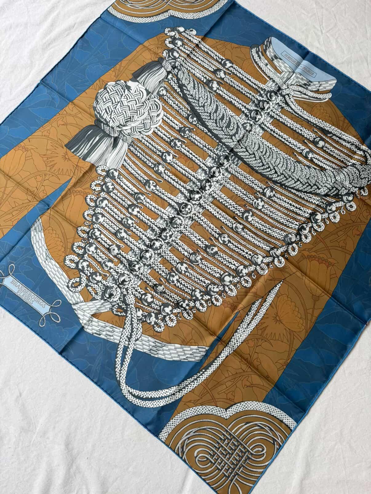 Foulard Hermès double face– Modèle Brandebourgs fleuris